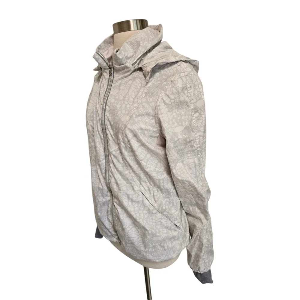 Lululemon Run Hustle Jacket Womens Size 6 White Reflective Print With Hood